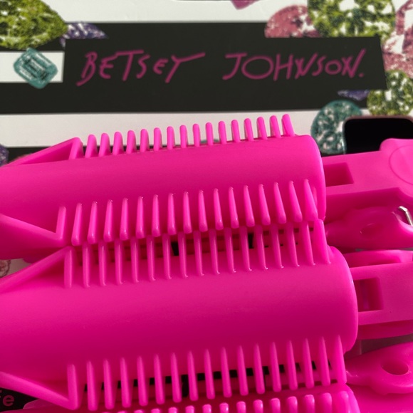 BETSEY JOHNSON Volumizing Root Lifters  6 pack - Picture 2 of 4